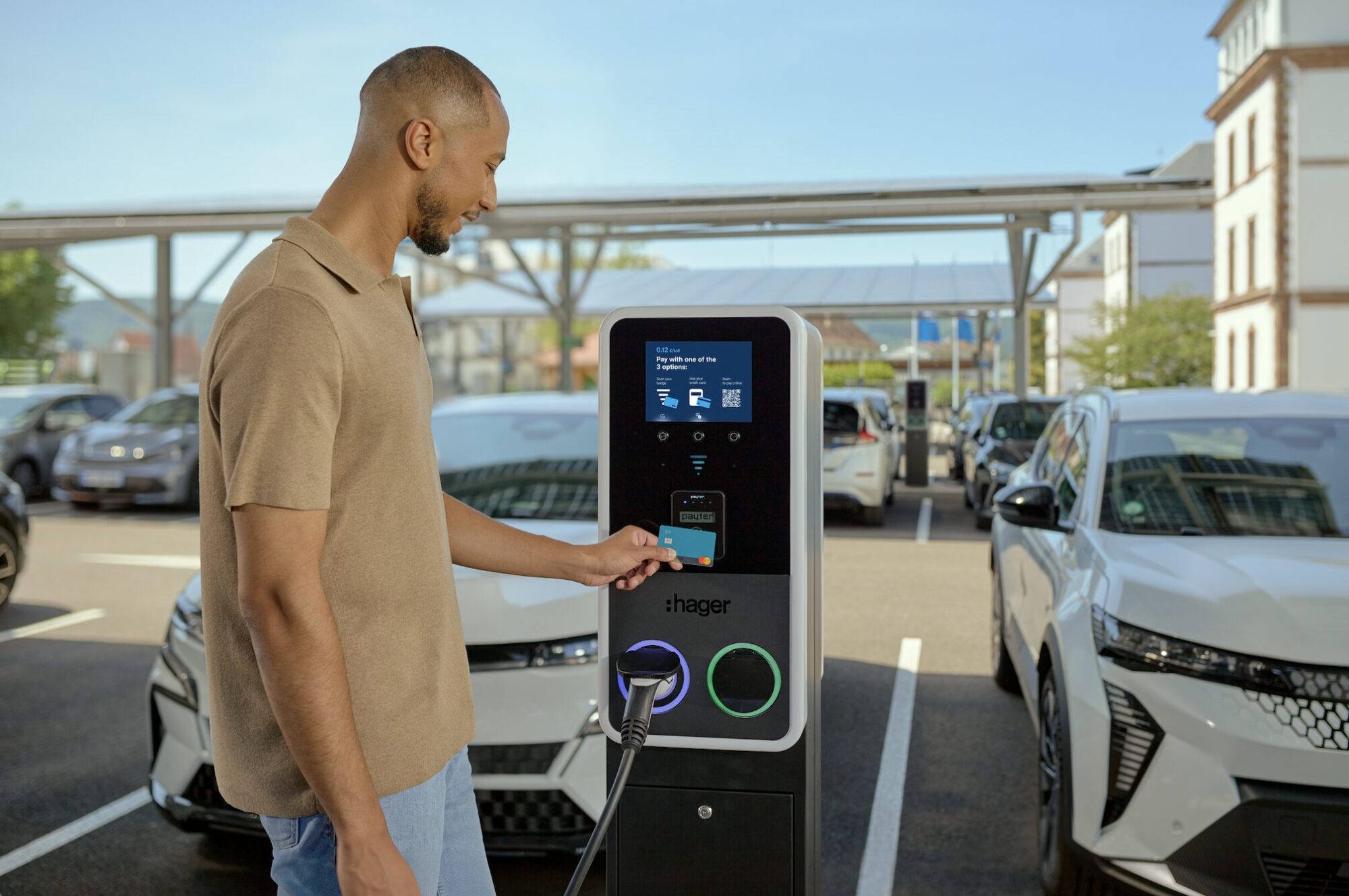 Webinaire eMobilité de reev & Hager : Les solutions de recharge de véhicules électriques pour les entreprises